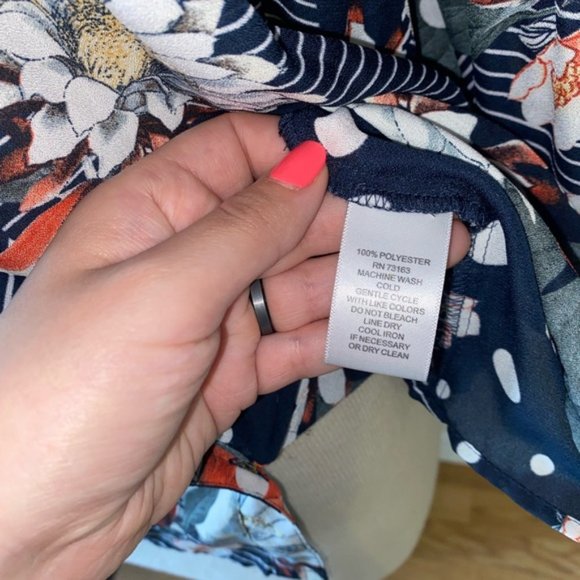 ✨2/$15 Spense Medium Black sheer floral blouse - Picture 7 of 9